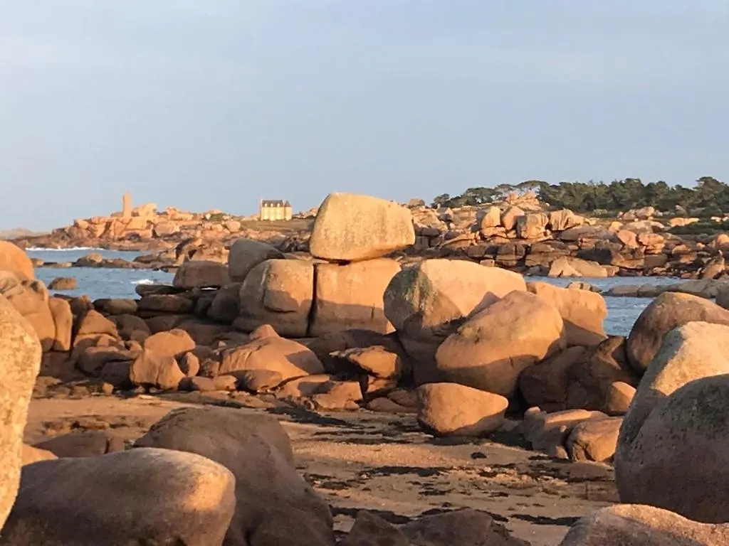 Ty Alberic, Plages Et Commerces A Pied Trégastel 0*,